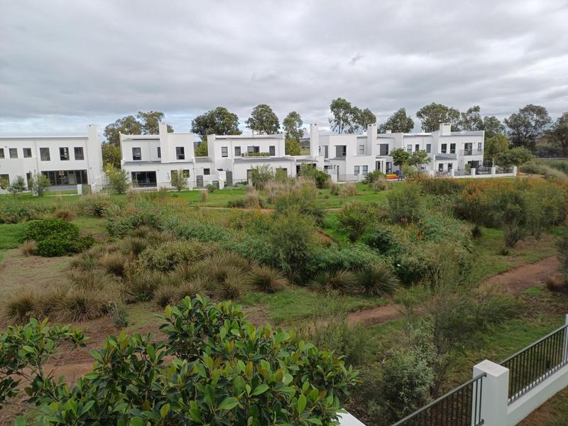To Let 4 Bedroom Property for Rent in Somerset West Western Cape